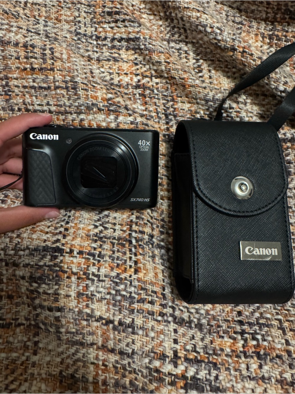 Canon SX740 HS Compact Digital Camera in Black with Black Case